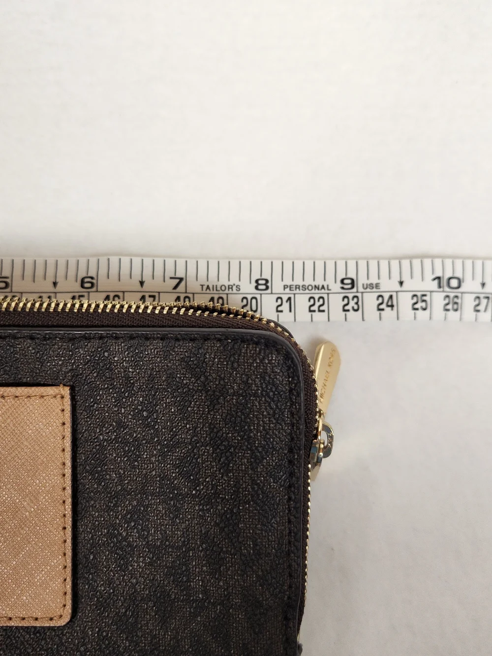 Michael Kors Bedford Signature Large Double Zip Wristlet Wallet Brown Beige EUC